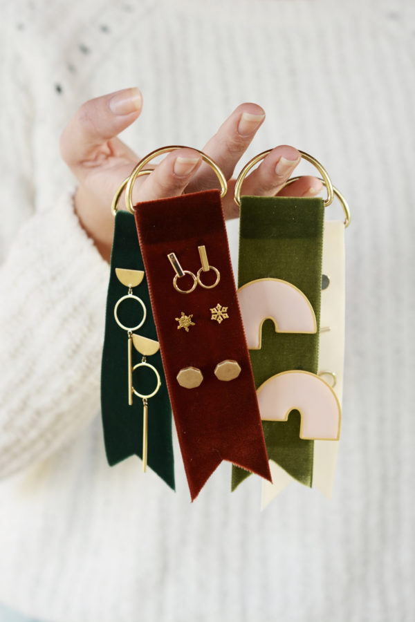 20 Chic DIY Gift Ideas For Her Under $20: festive velvet ribbon earring holder